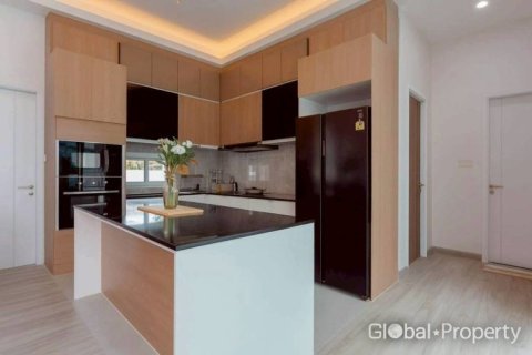 Дом в Паттайе, Таиланд с 5 спальнями  № 124182 - фото 8