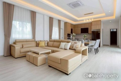 Дом в Паттайе, Таиланд с 5 спальнями  № 124182 - фото 5