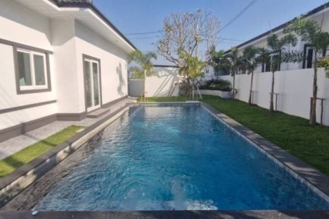 House in Bang Lamung, Thailand 3 bedrooms № 119757 - photo 1
