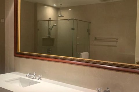 Condo à Pathum Wan, Bangkok, Thaïlande, 3 chambres  № 123624 - photo 15