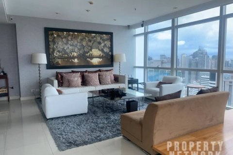 Condo à Pathum Wan, Bangkok, Thaïlande, 3 chambres  № 123624 - photo 1
