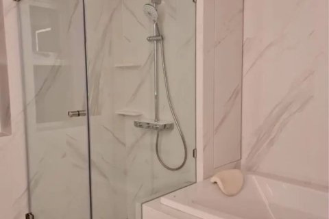 Condo in Pathum Wan, Bangkok, Thailand, 3 bedrooms  № 123626 - photo 13