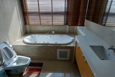 Condo in Pathum Wan, Bangkok, Thailand, 2 bedrooms  № 123623 - photo 4