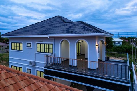 Вилла в Хуа Хине, Таиланд с 4 спальнями  № 132554 - фото 9