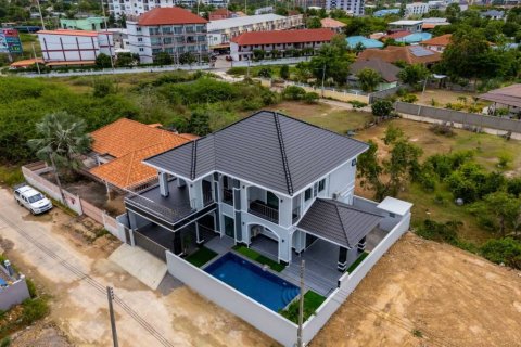 Вилла в Хуа Хине, Таиланд с 4 спальнями  № 132554 - фото 10