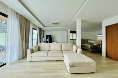 Villa in Bang Tao, Thailand 3 bedrooms № 132555 - photo 3