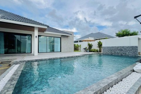 Villa in Bang Tao, Thailand 3 bedrooms № 132555 - photo 1