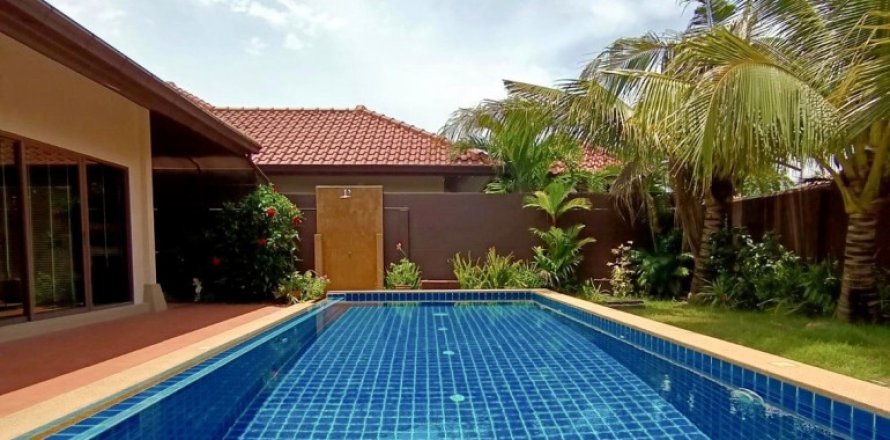 House in Pattaya, Thailand 4 bedrooms № 132321