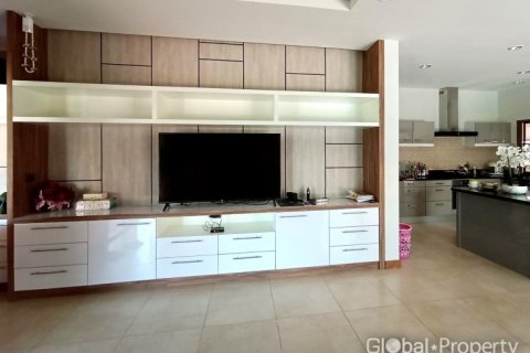 House in Pattaya, Thailand 4 bedrooms № 132321 - photo 8