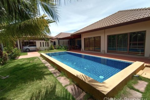 House in Pattaya, Thailand 4 bedrooms № 132321 - photo 3