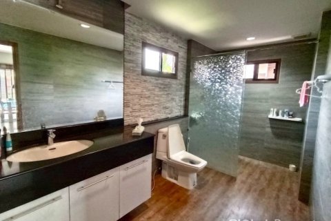 House in Pattaya, Thailand 4 bedrooms № 132321 - photo 25