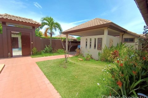 House in Pattaya, Thailand 4 bedrooms № 132321 - photo 6