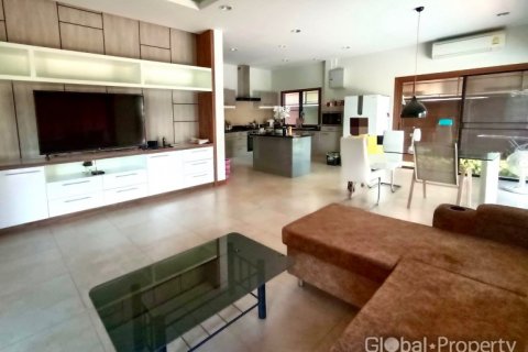 House in Pattaya, Thailand 4 bedrooms № 132321 - photo 7