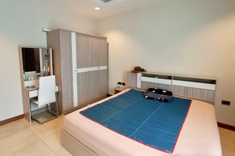 House in Pattaya, Thailand 4 bedrooms № 132321 - photo 17