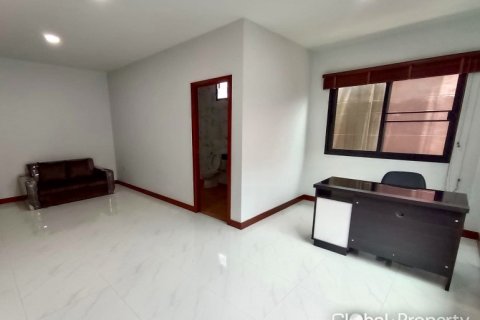 House in Pattaya, Thailand 4 bedrooms № 132321 - photo 20