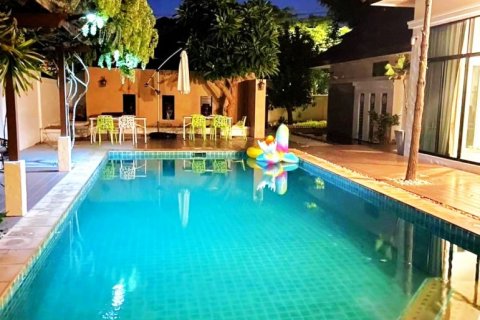 Дом в Паттайе, Таиланд с 7 спальнями  № 132326 - фото 2