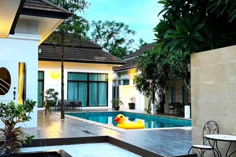 Дом в Паттайе, Таиланд с 7 спальнями  № 132326 - фото 1