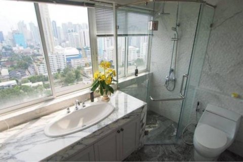 Condo in Watthana, Bangkok, Thailand, 4 bedrooms  № 123638 - photo 21