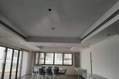 Condo in Khlong Toei, Bangkok, Thailand, 3 bedrooms  № 123639 - photo 1