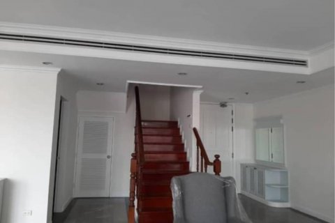 Condo in Khlong Toei, Bangkok, Thailand, 3 bedrooms  № 123639 - photo 29