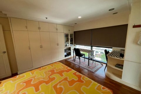 Condo in Khlong Toei, Bangkok, Thailand, 3 bedrooms  № 123639 - photo 11