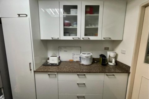 Condo in Khlong Toei, Bangkok, Thailand, 3 bedrooms  № 123639 - photo 17