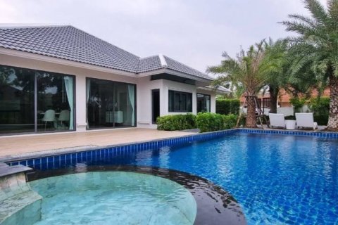 Вилла в Паттайе, Таиланд с 3 спальнями  № 85809 - фото 1