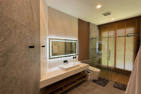 Villa in Phuket, Thailand 5 bedrooms № 70783 - photo 18