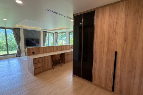 Villa in Phuket, Thailand 5 bedrooms № 70783 - photo 11