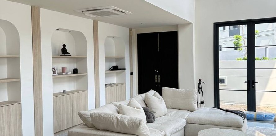 Chalet de 4 dormitorios en Pattaya, Tailandia № 123294