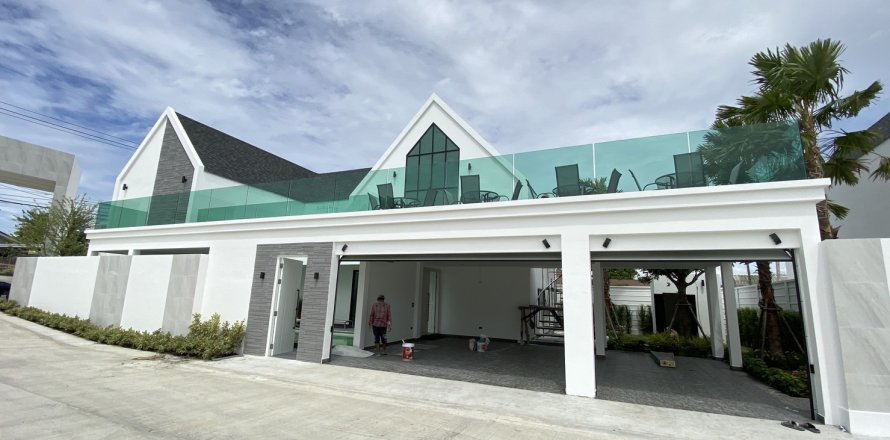 Villa in Pattaya, Thailand 4 bedrooms № 123295