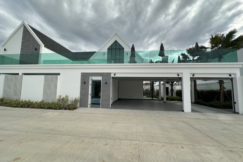 Villa in Pattaya, Thailand 4 bedrooms № 123295 - photo 9