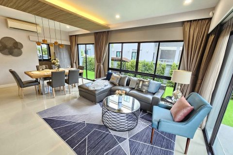 House in Prawet, Bangkok, Thailand 5 bedrooms № 123902 - photo 1