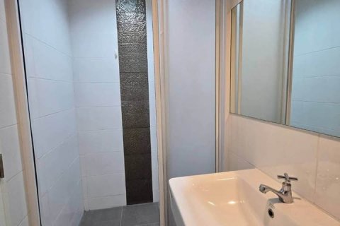 Condo in Khlong Toei, Bangkok, Thailand, 2 bedrooms  № 123904 - photo 20
