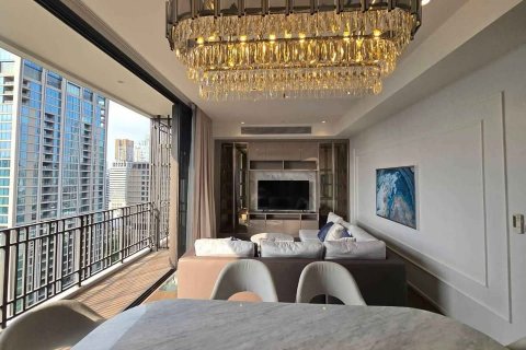 Condo in Pathum Wan, Bangkok, Thailand, 2 bedrooms  № 123908 - photo 1