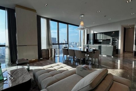 Condo in Watthana, Bangkok, Thailand, 3 bedrooms  № 123903 - photo 1