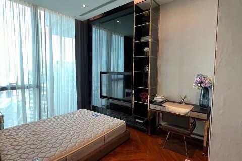 Condo in Watthana, Bangkok, Thailand, 3 bedrooms  № 123903 - photo 12