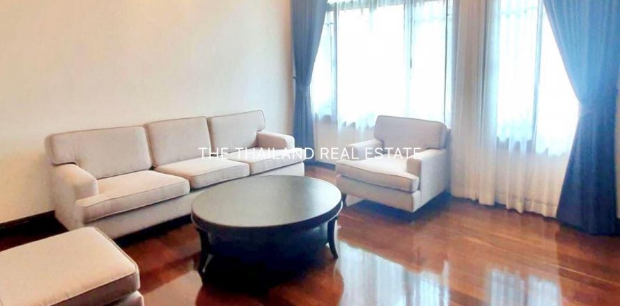 House in Yan Nawa, Bangkok, Thailand 4 bedrooms № 123905