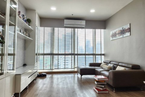 Condo in Khlong Toei, Bangkok, Thailand, 2 bedrooms  № 123907 - photo 1