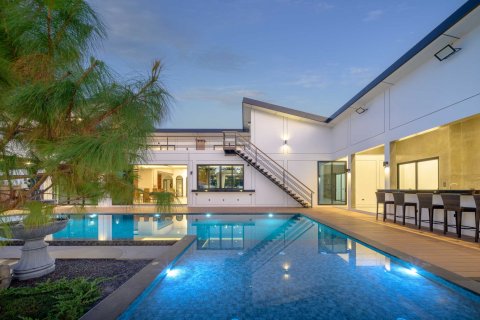 House in Chiang Mai, Thailand 5 bedrooms № 126096 - photo 2