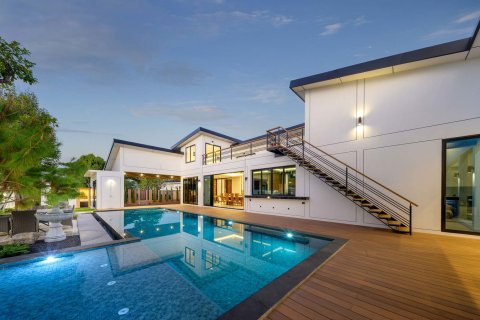 Дом в Чиангмае, Таиланд с 5 спальнями  № 126096 - фото 1