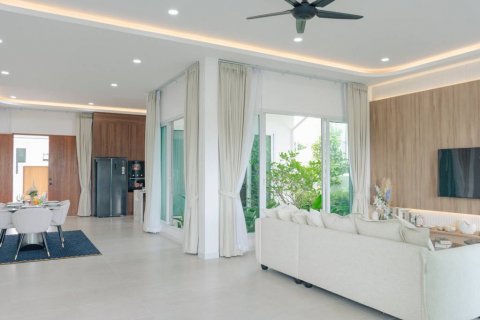Villa in Hua Hin, Thailand 3 bedrooms № 132781 - photo 4