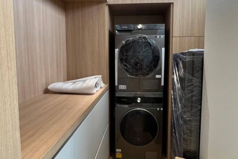 Condo in Bangkok, Thailand, 2 bedrooms  № 132783 - photo 8