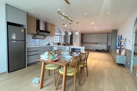 Condo in Bangkok, Thailand, 2 bedrooms  № 132783 - photo 1