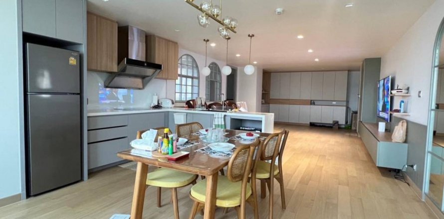 Condo in Bangkok, Thailand, 2 bedrooms  № 132783