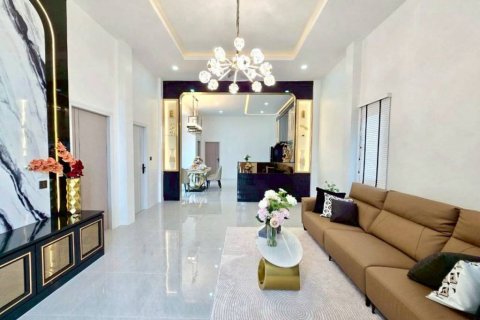 Maison à Pattaya, Thaïlande 3 chambres № 132780 - photo 2