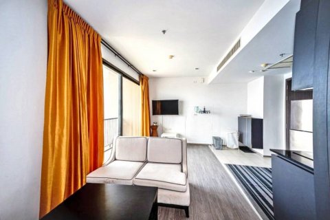Condo in Bangkok, Thailand, 2 bedrooms  № 133000 - photo 2