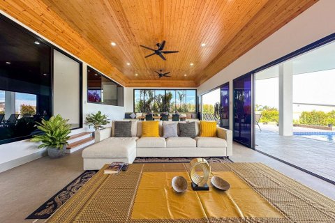 House in Pattaya, Thailand 5 bedrooms № 142735 - photo 3