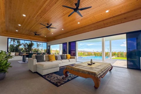 House in Pattaya, Thailand 5 bedrooms № 142735 - photo 2