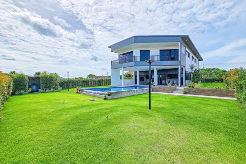 House in Pattaya, Thailand 5 bedrooms № 142735